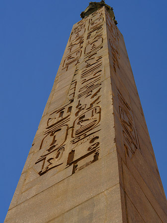 Fotos Obelisk vor dem Palazzo Montecitorio | Rom