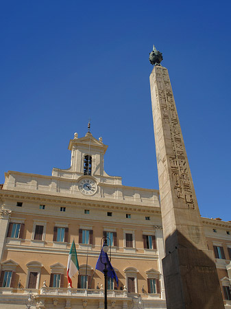 Obelisk vor dem Palazzo Montecitorio