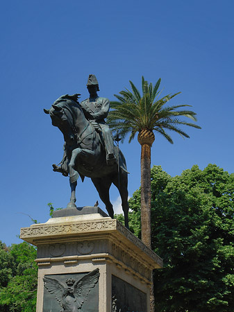 Statue von Carlo Alberto Fotos