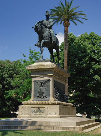 Fotos Statue von Carlo Alberto | Rom