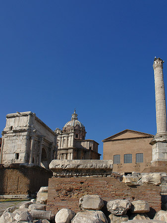 Foto Phokassäule mit der Curia Iulia