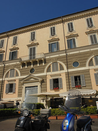 Foto Mofas an der Piazza del Popolo