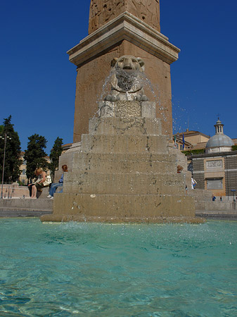 Obelisk mit Wasser