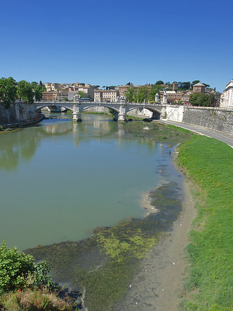 Fotos Tiber mit der Vittorio Emanuele II | Rom