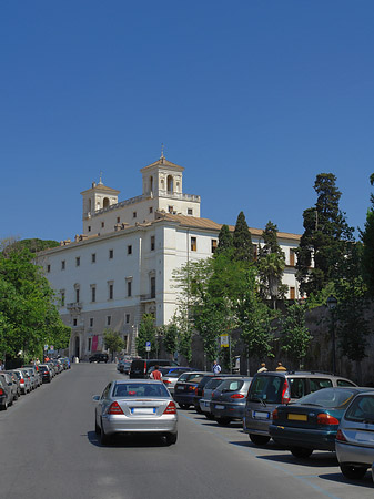 Villa mit Straße Foto 