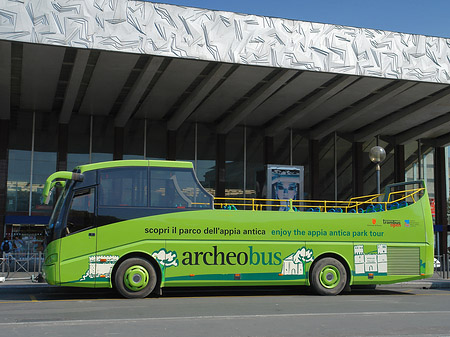 Foto Bus am Bahnhof