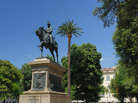 Statue von Carlo Alberto Foto 