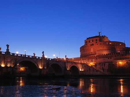 Burg und Brücke