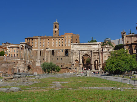 Triumphbogen mit Tabularium