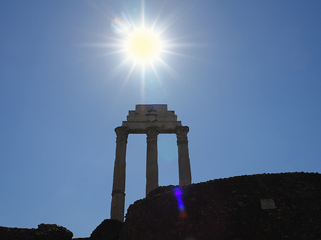 Dioskurentempel mit Sonne Fotos