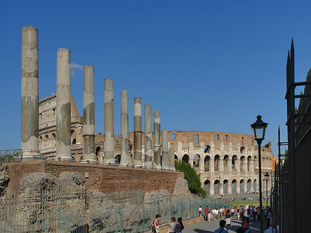 Foto Kolosseum mit dem Forum Romanum