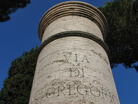 Säule mit Straßennamen