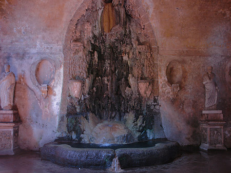 Foto Kalksteinbrunnen am Palatin - Rom