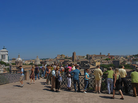 Menschen am Forum Romanum