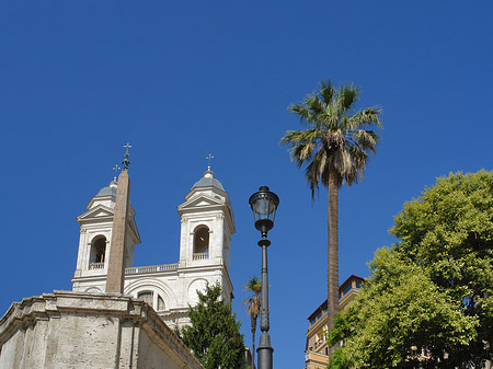 Foto S. Trinita dei Monti mit Obelisk