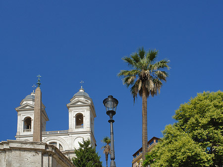 Fotos S. Trinita dei Monti mit Obelisk | Rom