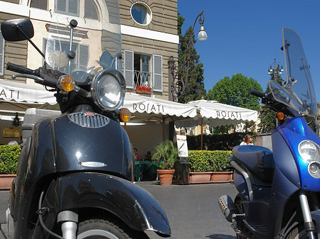 Foto Mofas an der Piazza del Popolo - Rom