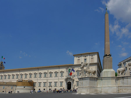 Quirinalspalast mit Obelisk