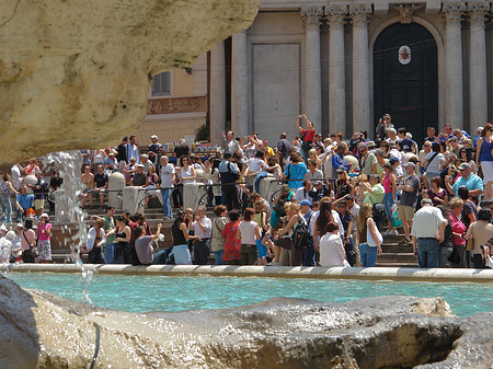 Menschen am Brunnen Foto 