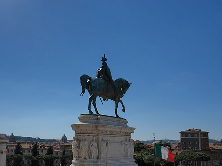 Bronzestatue von Victor Emmanuel Fotos