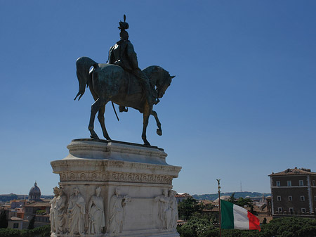 Bronzestatue von Victor Emmanuel Foto 